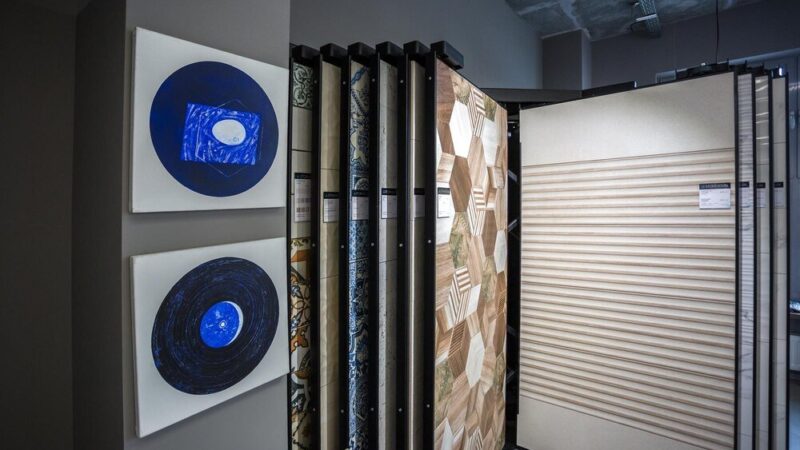 Ekrany akustyczne w ogrodzie: Jak skutecznie chronić się przed hałasem?