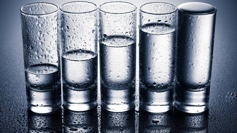 Czym się różni woda destylowana od demineralizowanej?