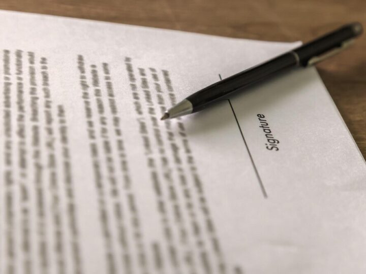 Ile kosztuje intercyza – opłaty, formalności, co warto wiedzieć