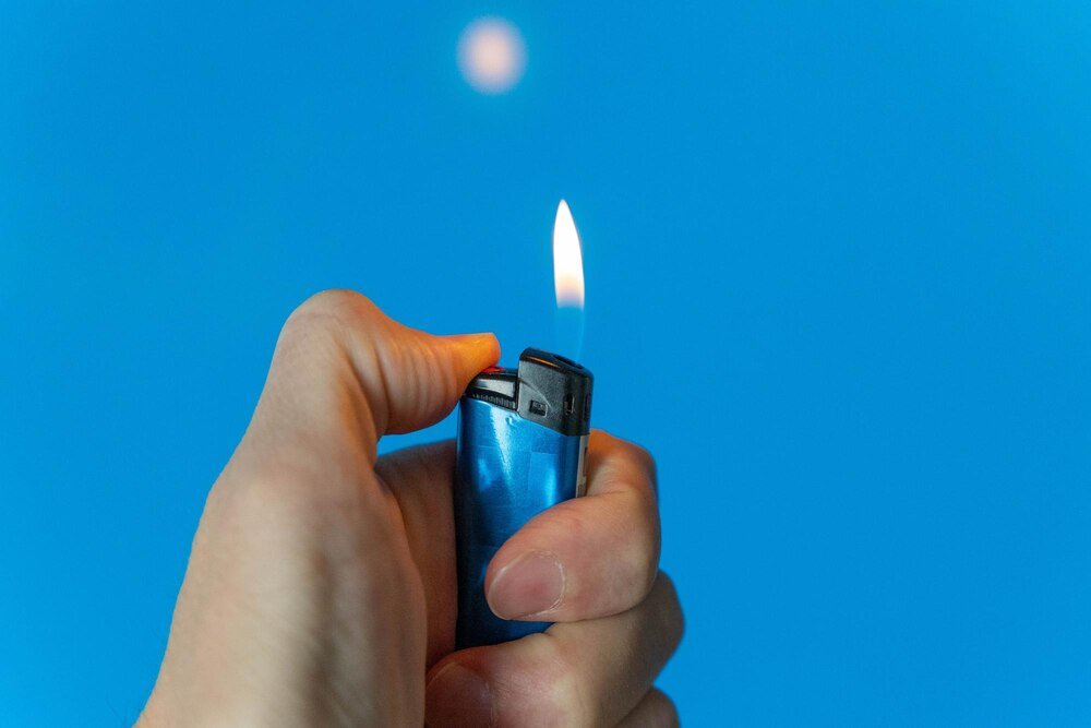 Jak napełnić zapalniczkę gazem – instrukcja krok po kroku