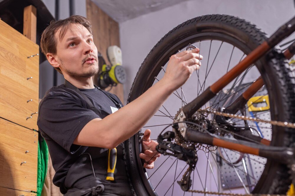 Jak ustawić kąt pochylenia koła tylnego – praktyczny poradnik krok po kroku