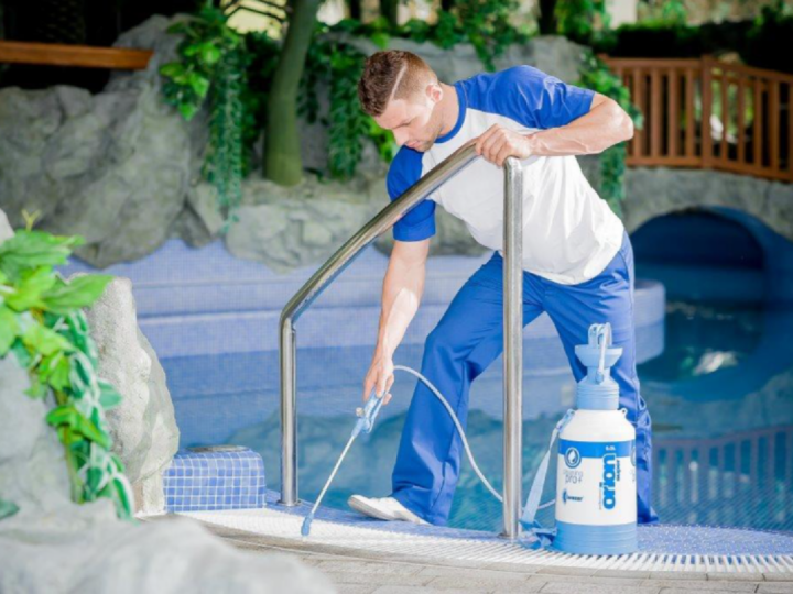 Na co zwrócić uwagę wybierając opryskiwacz techniczny do profesjonalnych prac czyszczących?