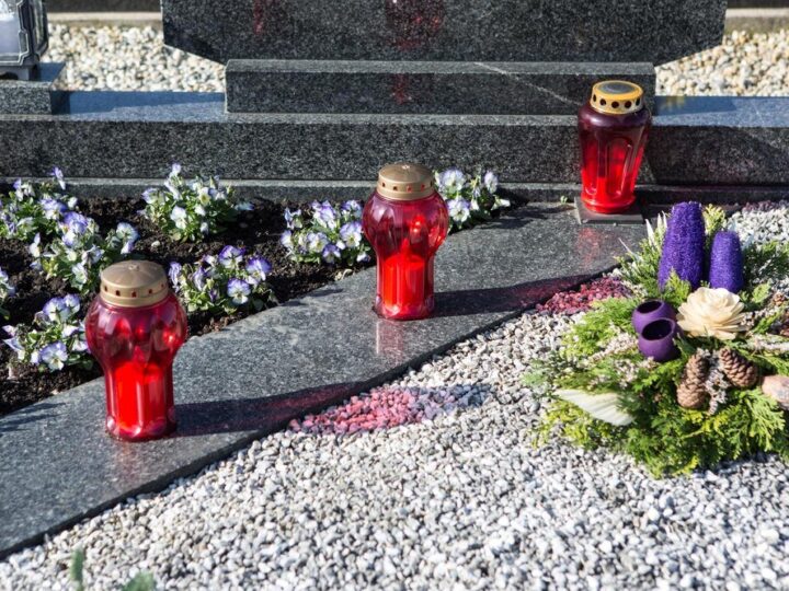 Jak ozdobić pomnik na cmentarzu – estetycznie i z szacunkiem