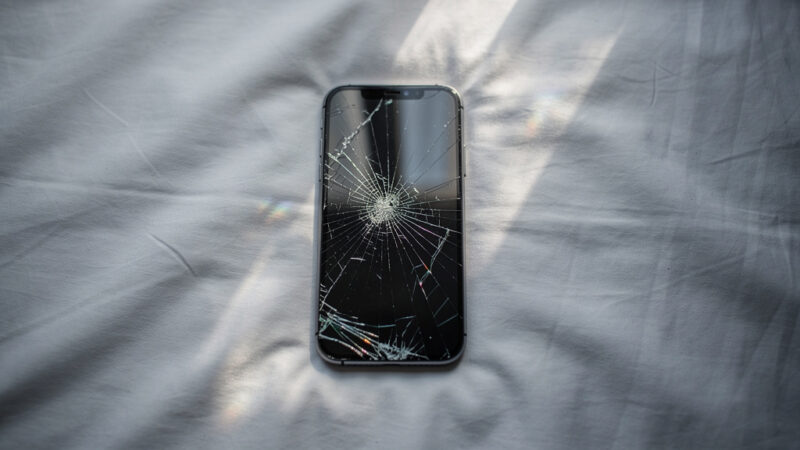 Sen o rozbitym telefonie – co oznacza?